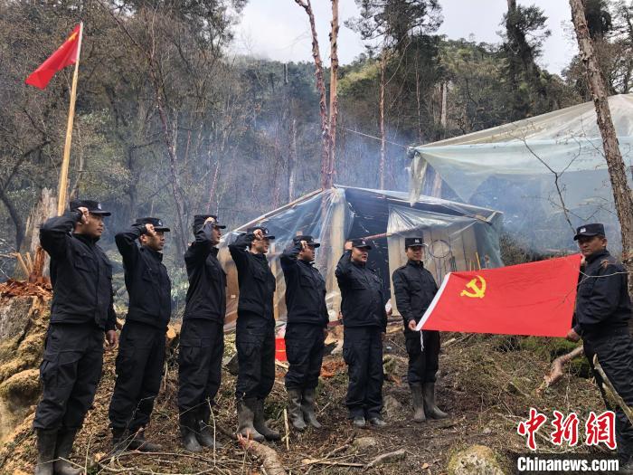 西藏多地移民管理警察開(kāi)展多樣活動(dòng)獻禮黨的百年生日