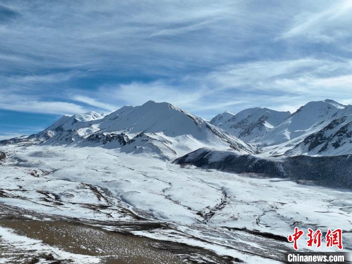 冬日阿尼瑪卿：圣潔雪山巍峨壯美