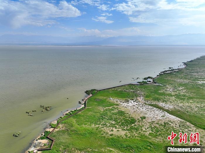 圖為航拍都蘭湖國家濕地公園。　祁增蓓 攝