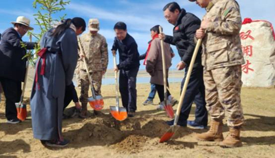 保護黃河干支流域生態(tài)，軍地共建“雙擁林”防護帶。四川省退役軍人事務(wù)廳供圖