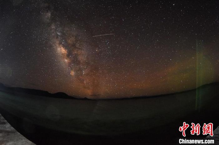 錯鄂湖星空璀璨，一顆流星劃過。　<a target='_blank' ></p><p  align=